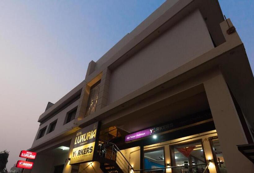 호텔 Luxuria