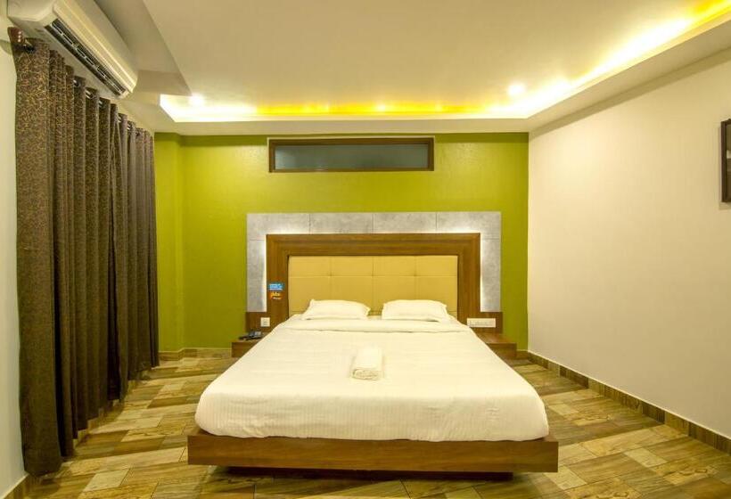 فندق Oaks Residency