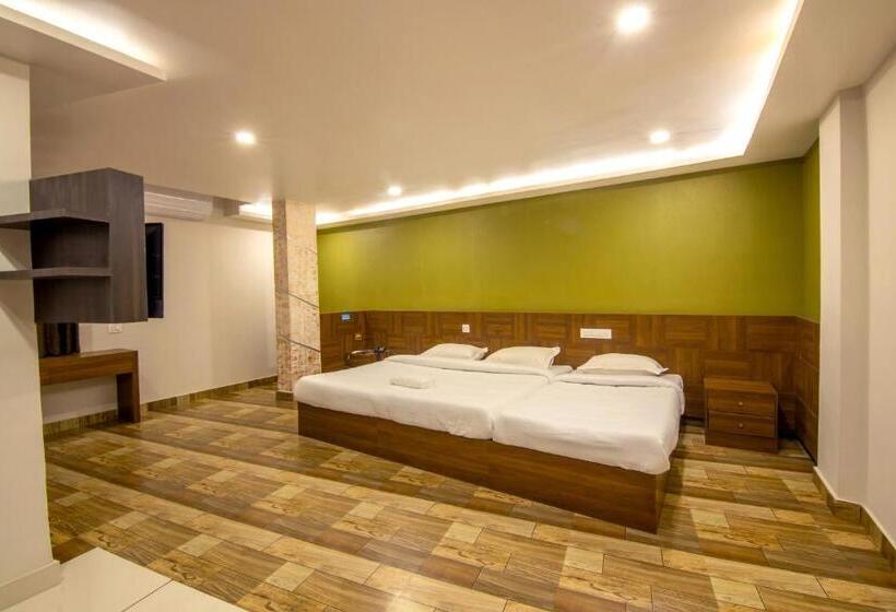 فندق Oaks Residency