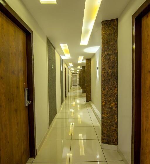 فندق Oaks Residency