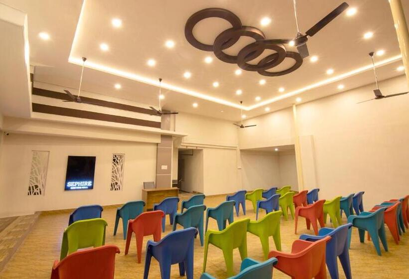 فندق Oaks Residency