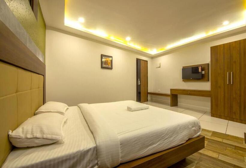 فندق Oaks Residency