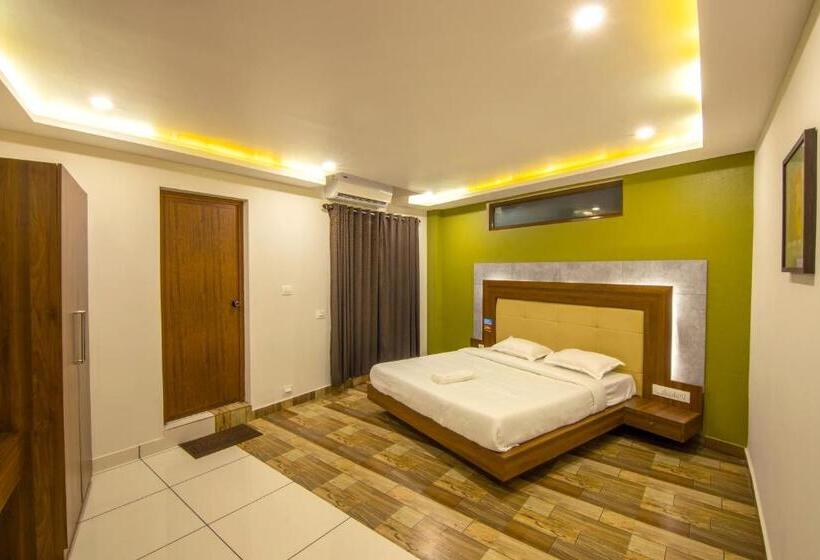 בית מלון כפרי Oaks Residency