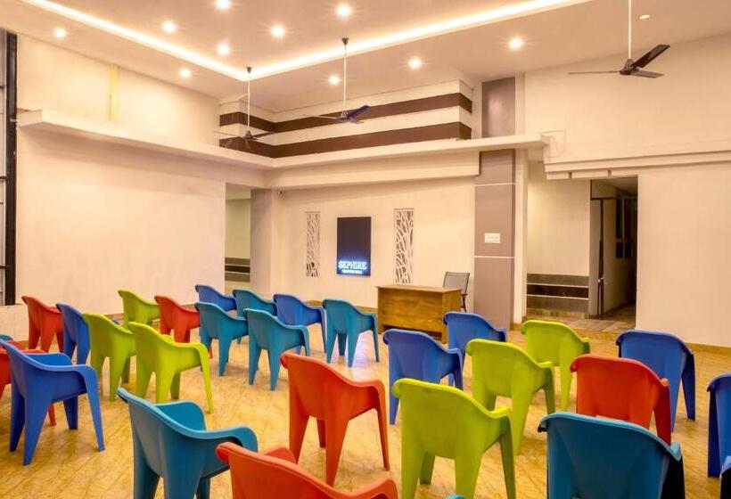 فندق Oaks Residency