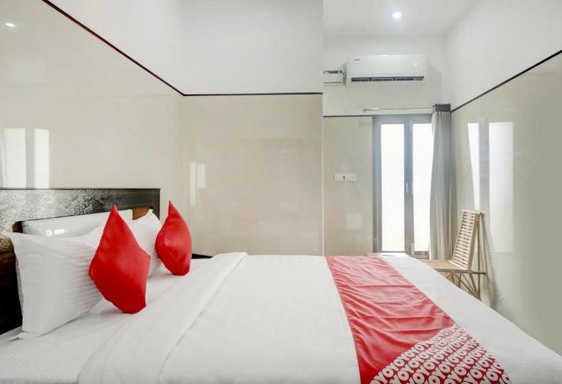 בית מלון כפרי Oyo 77065 Jeyam Residency