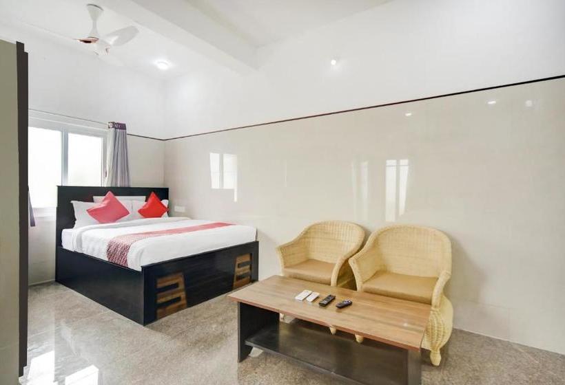 בית מלון כפרי Oyo 77065 Jeyam Residency