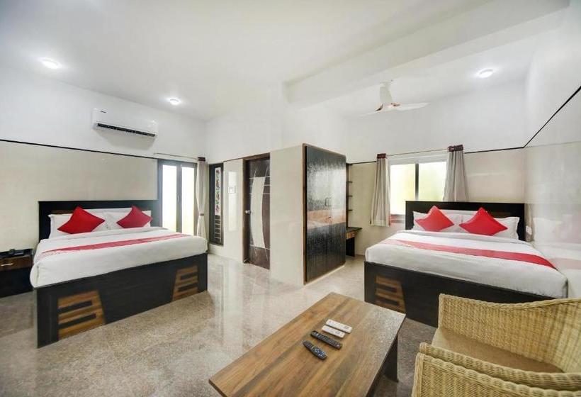 בית מלון כפרי Oyo 77065 Jeyam Residency