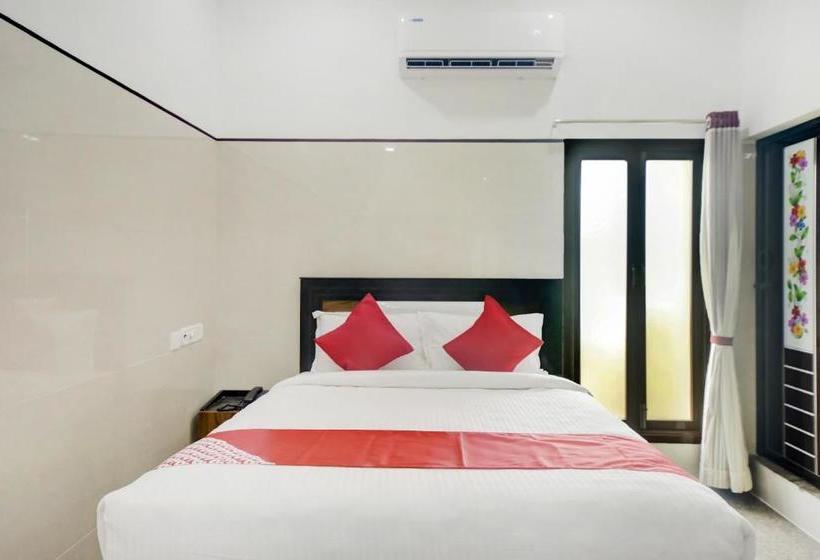 בית מלון כפרי Oyo 77065 Jeyam Residency