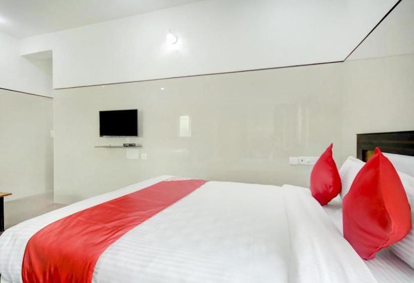 בית מלון כפרי Oyo 77065 Jeyam Residency