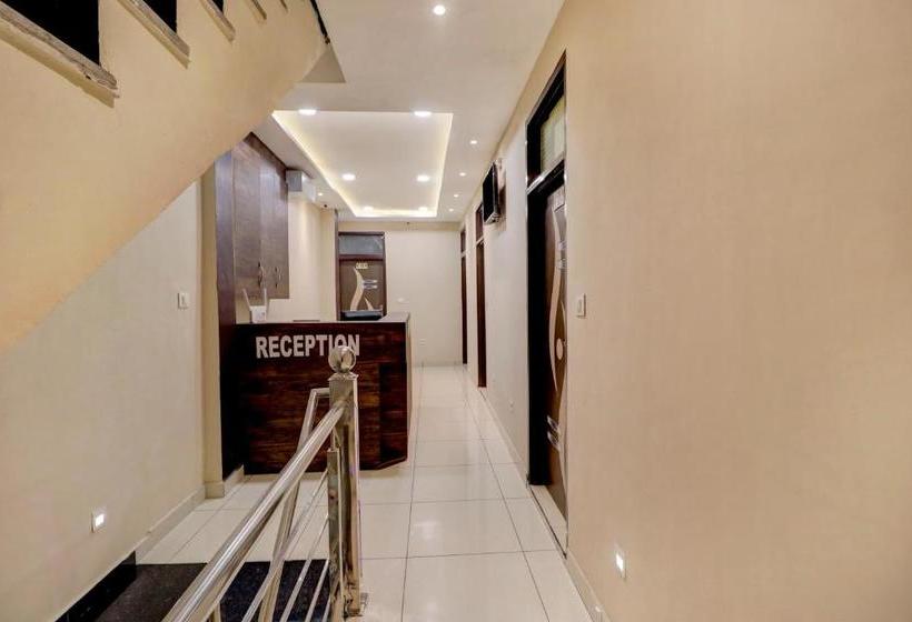 호텔 Oyo 77562  Kabir