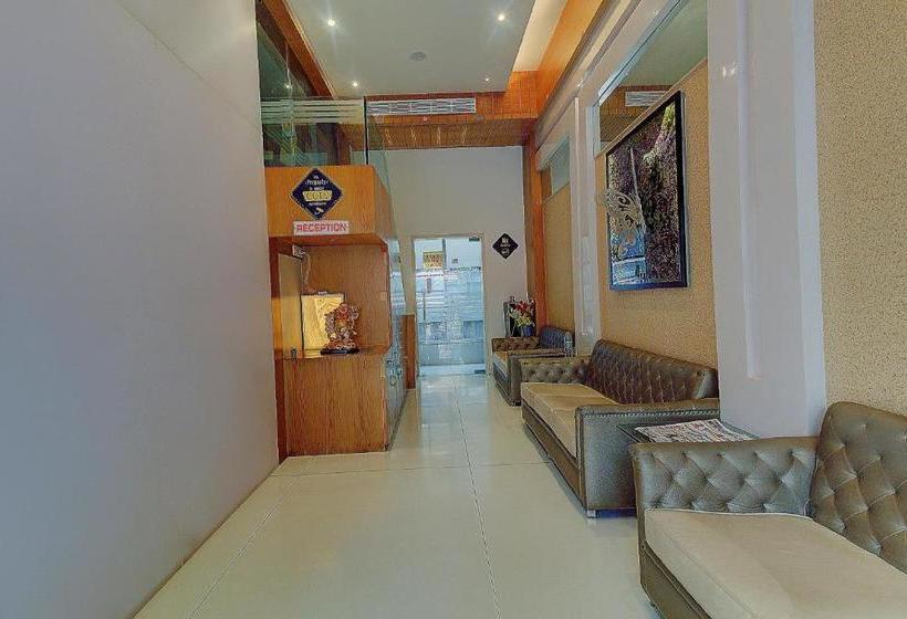 בית מלון כפרי Oyo Flagship 77666  Vinyasa