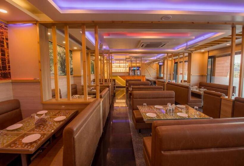 בית מלון כפרי Raj Resort