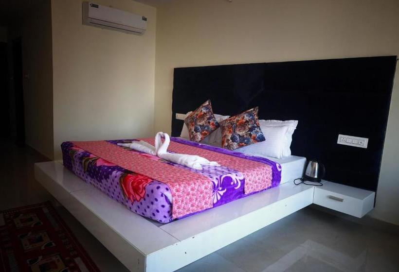 בית מלון כפרי Red Coral