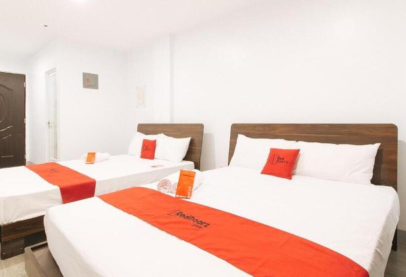 Отель Reddoorz Near Zobel Roxas St