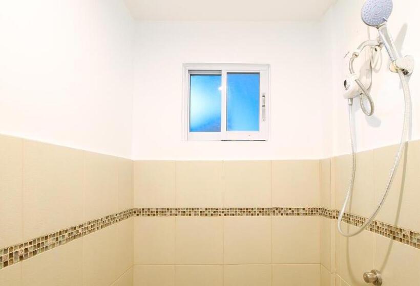 Отель Reddoorz Near Zobel Roxas St