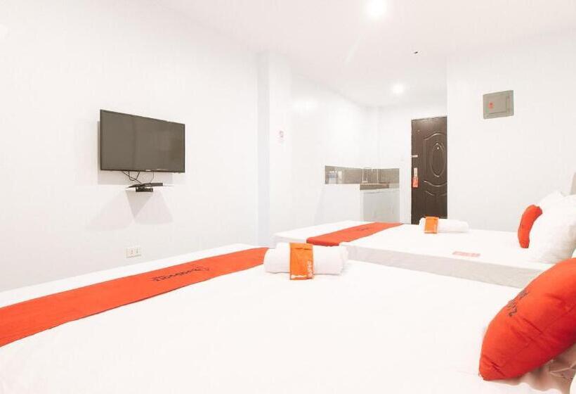 Отель Reddoorz Near Zobel Roxas St