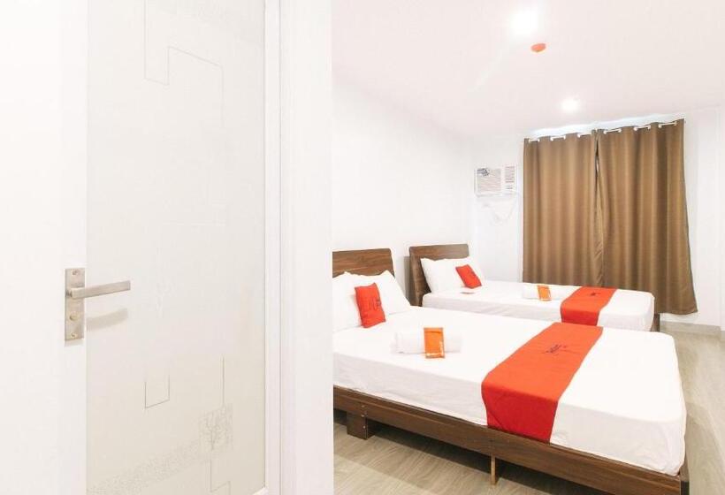 Отель Reddoorz Near Zobel Roxas St