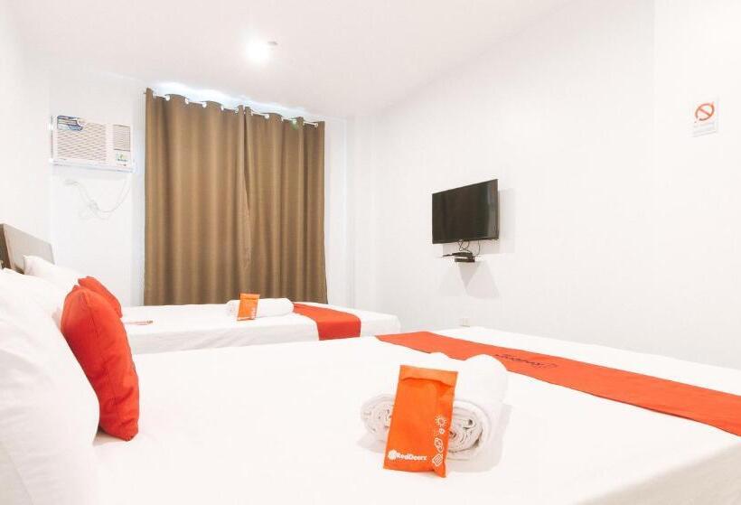 Отель Reddoorz Near Zobel Roxas St