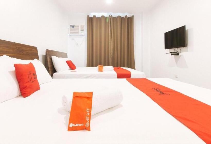 Отель Reddoorz Near Zobel Roxas St