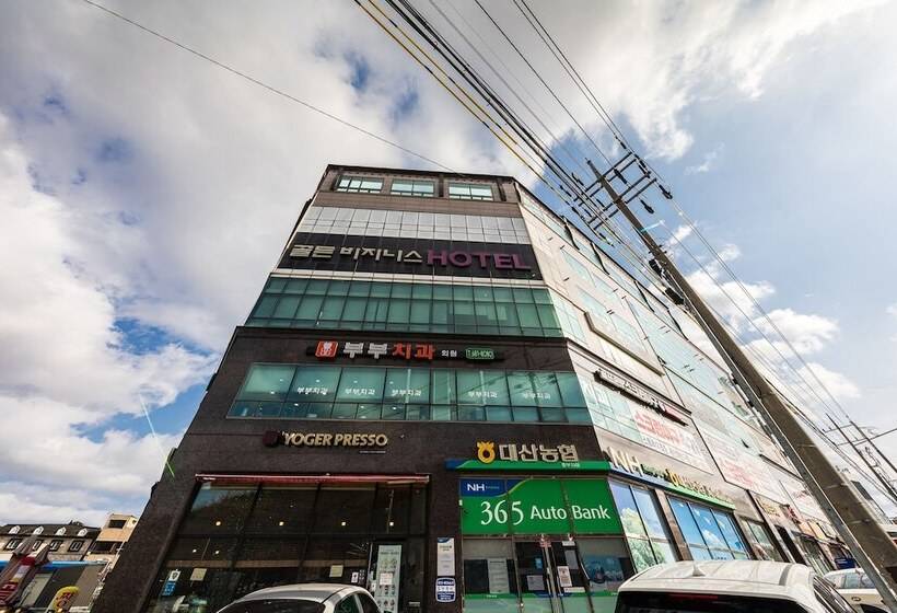 Отель Golden Business