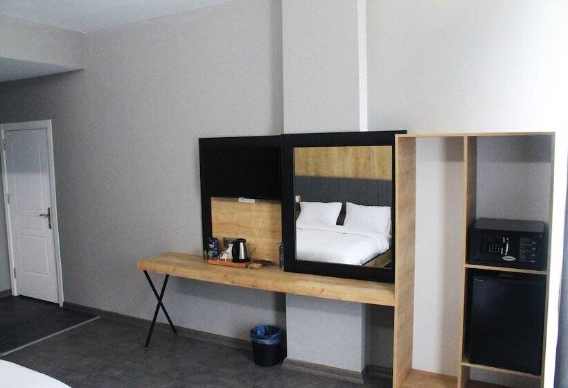 Отель Skylon Airport