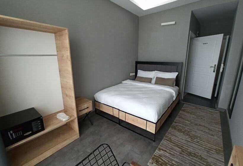 Отель Skylon Airport