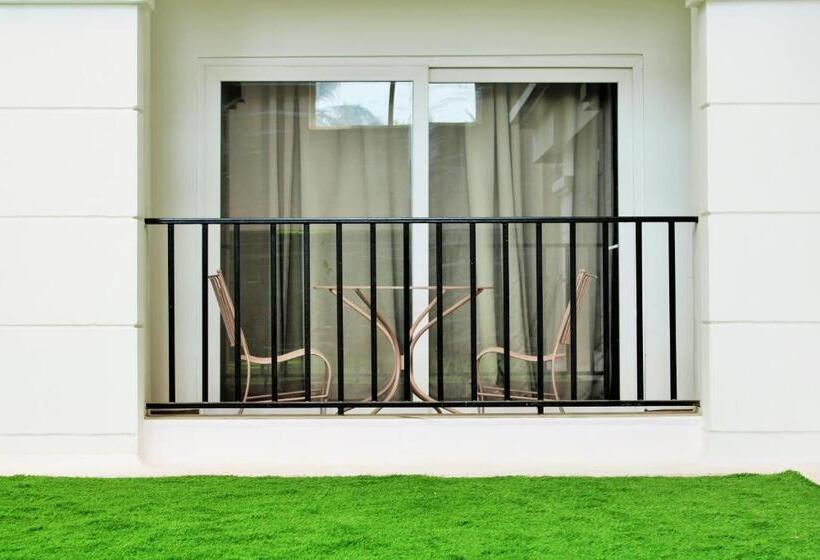 هتل The Golden Sands