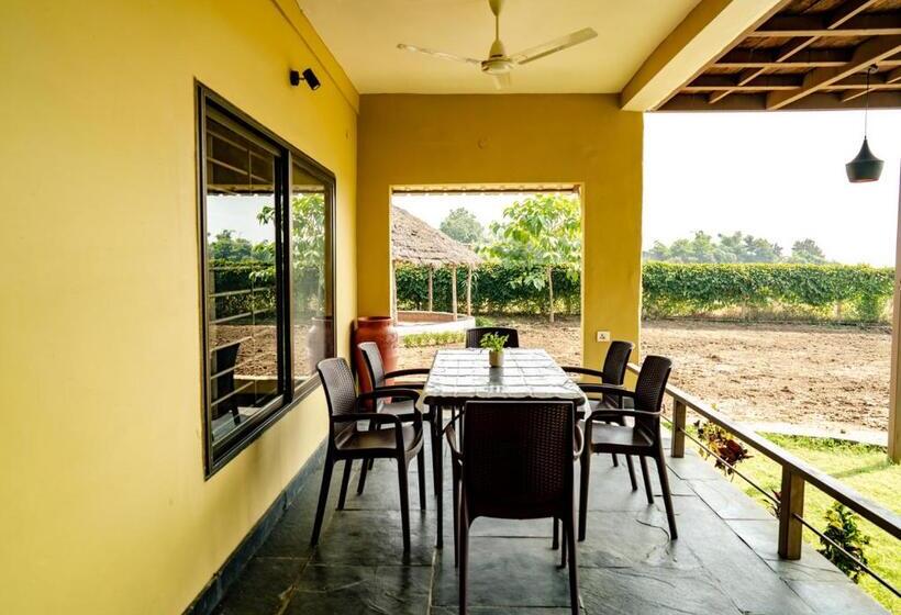 בית מלון כפרי The Satpura Panchtatva Villa