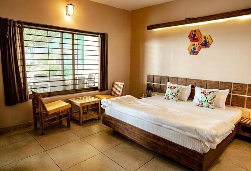 בית מלון כפרי The Satpura Panchtatva Villa