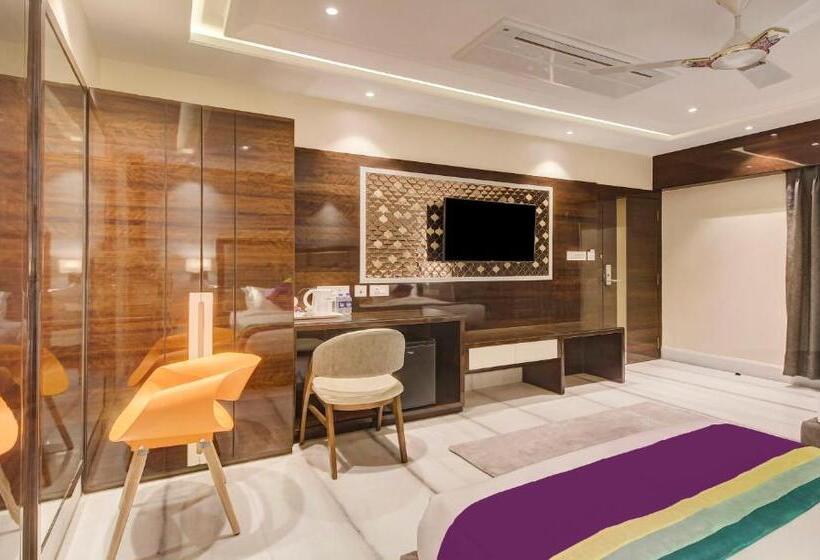 هتل Treebo Premium Tahoora International