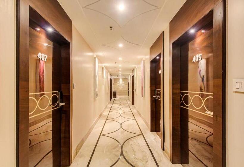 هتل Treebo Premium Tahoora International