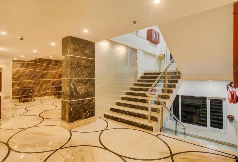 هتل Treebo Premium Tahoora International