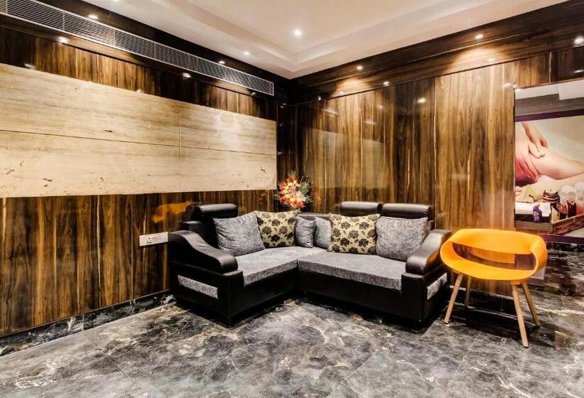 هتل Treebo Premium Tahoora International