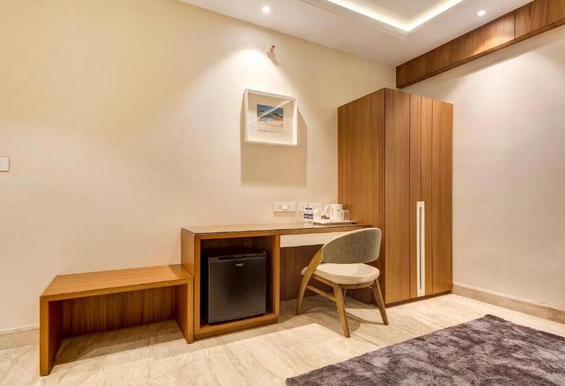 هتل Treebo Premium Tahoora International