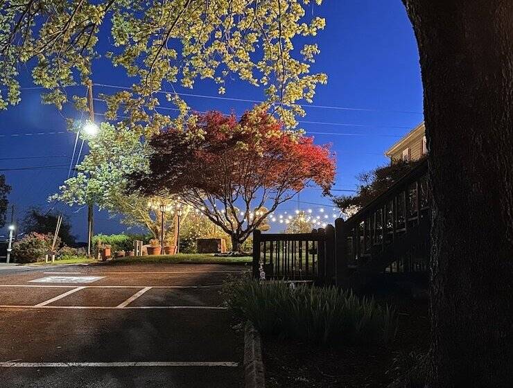 فندق Woodbridge Inn & Tavern