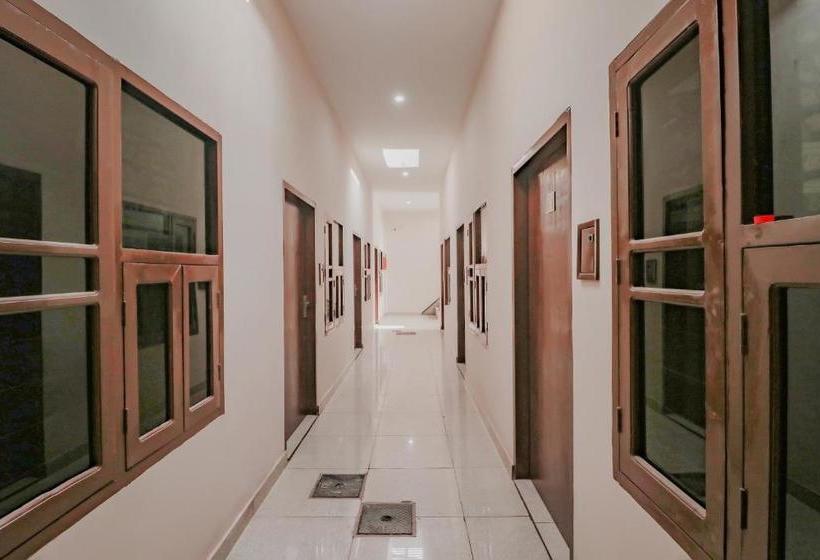 Oyo 77316 Motel Moon Light