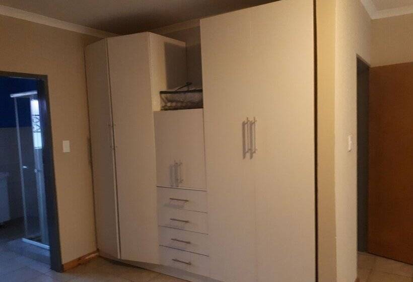 Пансион C Land Guest House Meyerton