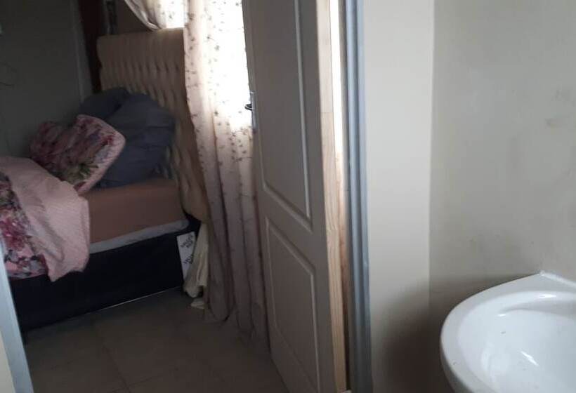 Пансион C Land Guest House Meyerton