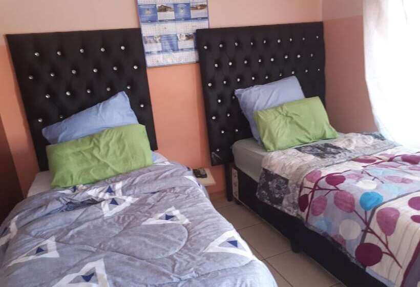 Пансион C Land Guest House Meyerton