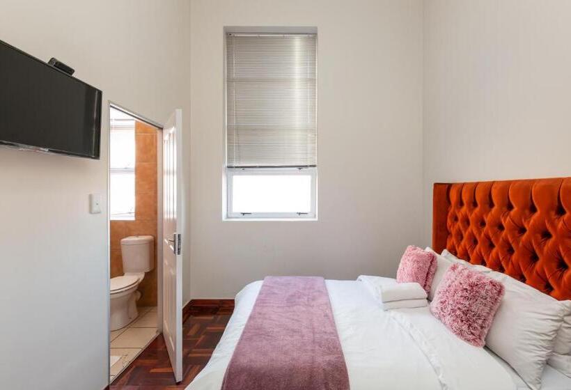 פנסיון Cape Palm Royal Guest House