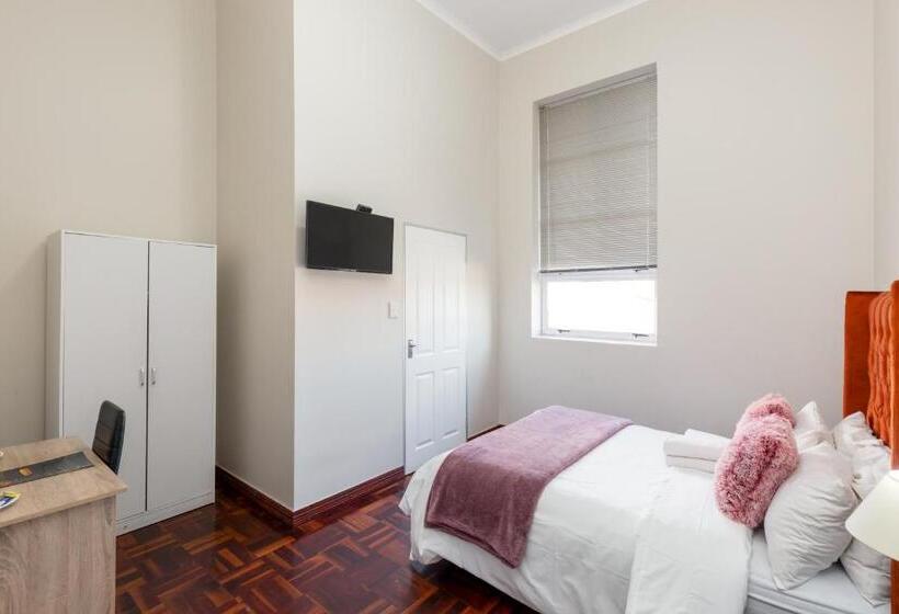 פנסיון Cape Palm Royal Guest House