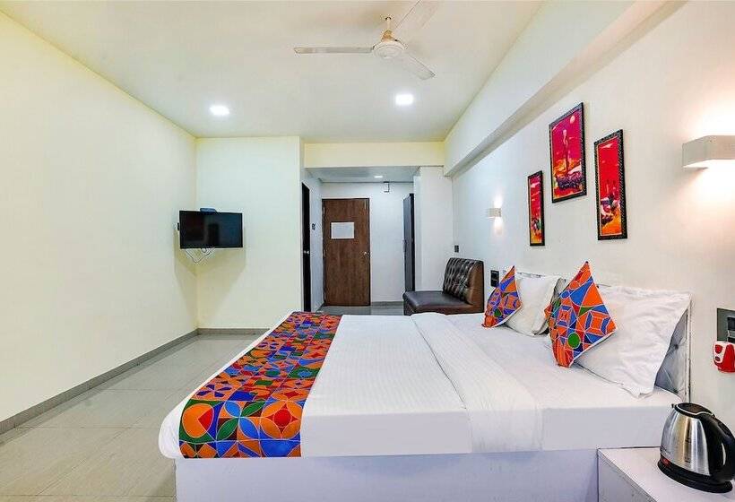 פנסיון Fabexpress White House   Nr Midc Khargar