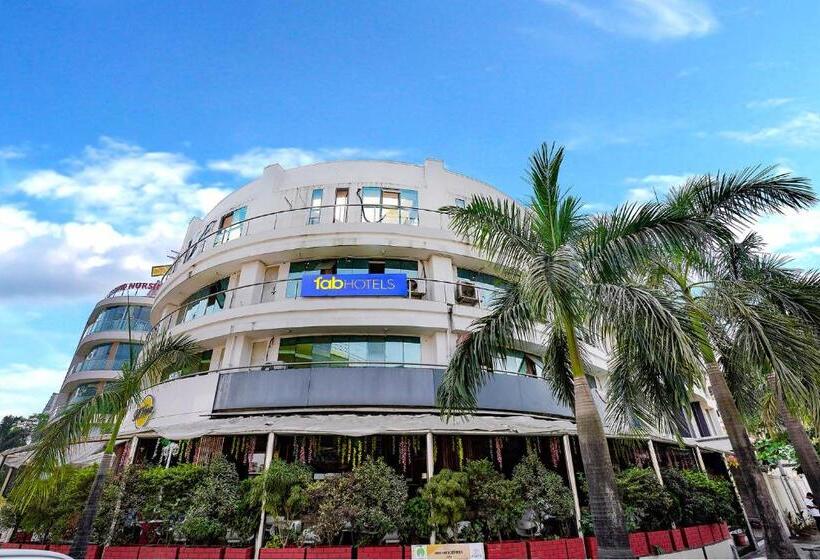 פנסיון Fabexpress White House   Nr Midc Khargar