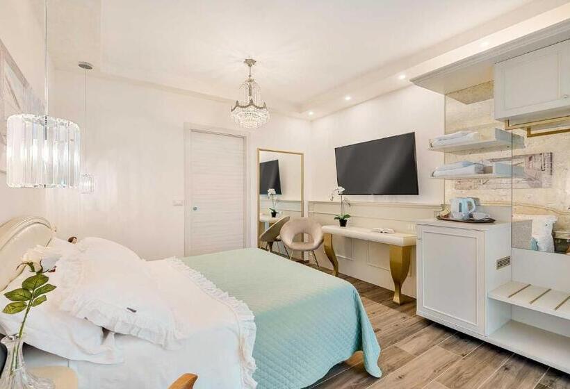 پانسیون Luxury Dreams