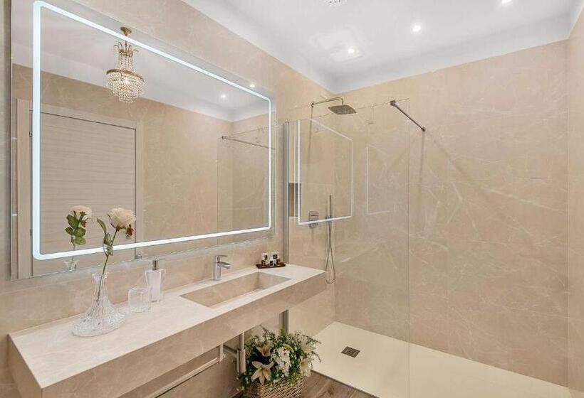 پانسیون Luxury Dreams