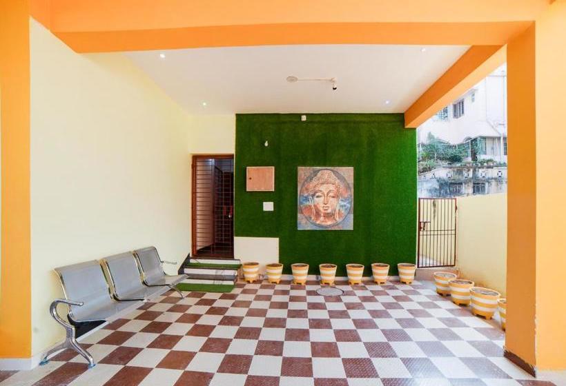 פנסיון Oyo 77663 Shining Crystal Near Airport