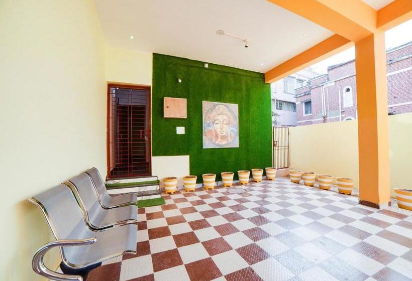 פנסיון Oyo 77663 Shining Crystal Near Airport