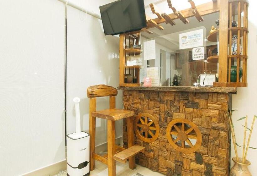 Reddoorz Plus @ Jollydays Hotel Nueva Ecija