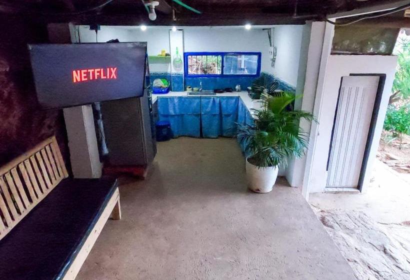 Tamarindo Beach Hostel