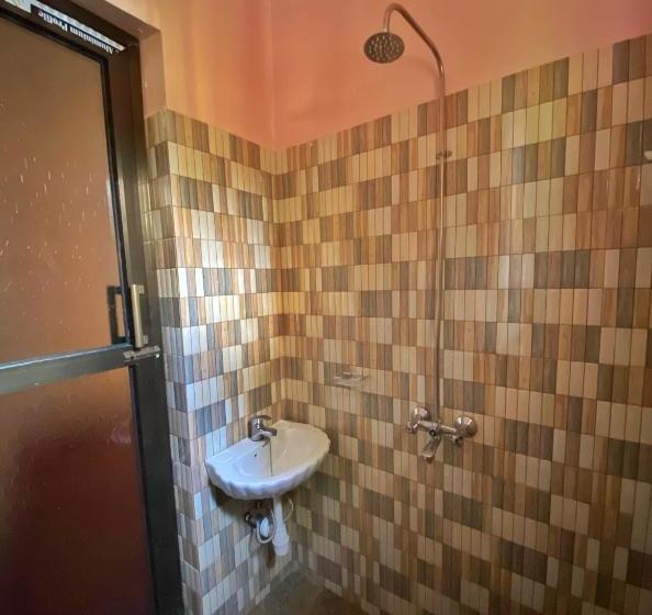 هاستل Nguruma House Of Travellers And Tours